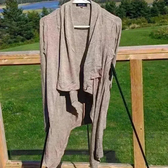 Dalia Womans Medium Blouse - Throw  - Cover - Picture 1 of 6